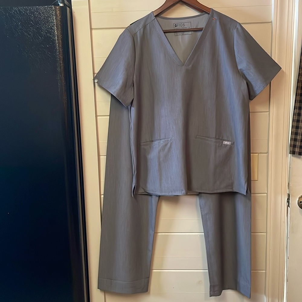 Figs Technical Collection Gray
Scrubs Set Size XL.